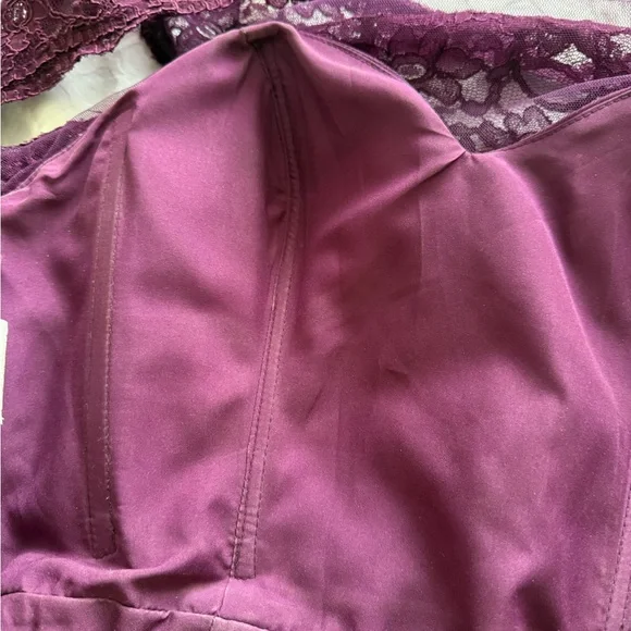 Elegant Purple Lace Evening Gown - Picture 8 of 9